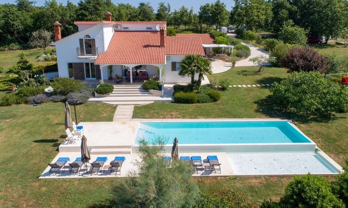 Trviz Cabin | Family villa for 12 people, quiet environment, large pool, beautiful view, large garden