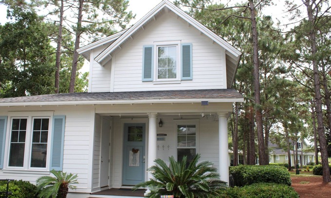 Laurel Grove House | FAMILYPERFECT! 3BR/3BA Beach Cottage Sleeps 8, Golf Cart, Pool, Beach, Golf!