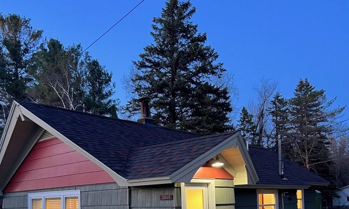 Traverse City Cabin | Fancy's Trailside Cabin -- One Block from East Bay!