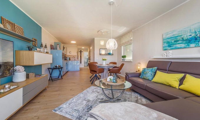 Zingst Apartment | Fantastic centrally located vacation apartment with garden, terrace and barbecue.