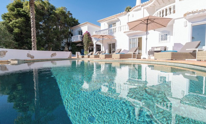 Praia da Luz Villa | Fantastic 6 bedroom villa with private pool, beautiful garden and sea views.