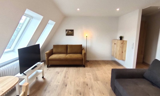 Bad Mingolsheim Apartment | Fantastic holiday flat near to park with thermal spa, only 20 min to Heidelberg.