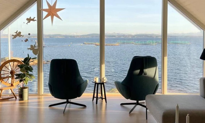 Agotnes Villa | Fantastic home by the sea, beautiful views!