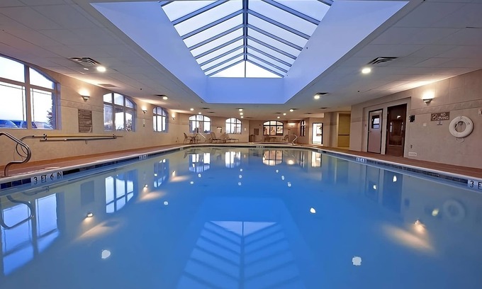 Killeen Hotel | Fantastic Hotel! 2 Amazing Units and Pool.