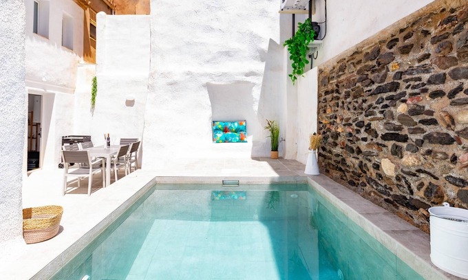 Niguelas Cottage | Fantastic house with pool and wifi