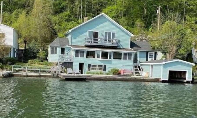 Cuba House | Fantastic lake house on the south shore of Cuba Lake.