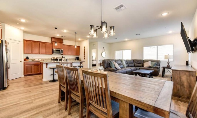 Roseville House | Farm-House Roseville Hotel Style Home