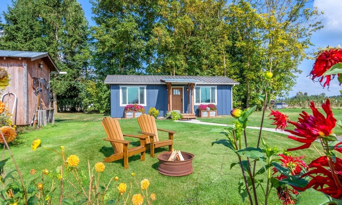 Lynden House | Farm Stay |Views*Hot Tub*Cozy.Quiet