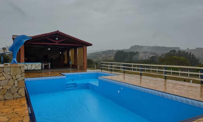 Atibaia Ski Chalet | Farm with 4 chalets, large swimming pool and lots of greenery