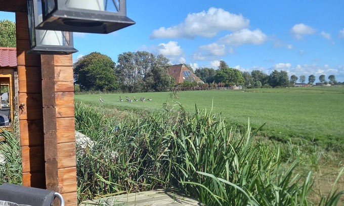 Hitzum Cottage | Farmguesthouse jetske, located at a dairy farm with a view and a private jacuzzi.