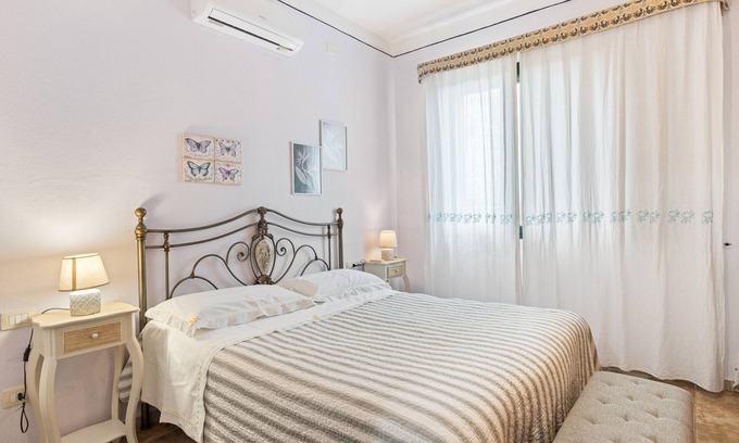 Genoni Other | Farmhouse 'Cuaddus E Tellas- Room 1' with Shared Garden, Wi-Fi and Air Conditioning