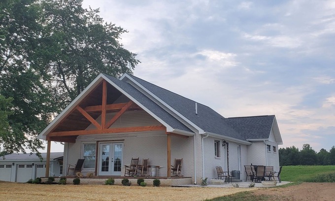 Clay Other | Farmhouse with ultimate privacy and quiet!