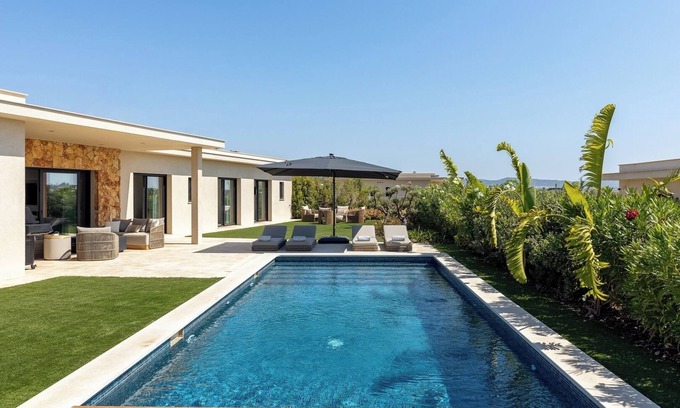 Montenegro House | Faro Luxury Home with Heated Pool and Garden