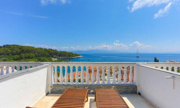 Gaios Apartment | Faros Dio Gaios Studio sea Views Private Sun-loungers