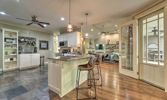 Fayetteville House | Fayetteville Private Luxury Retreat w/Hot Tub