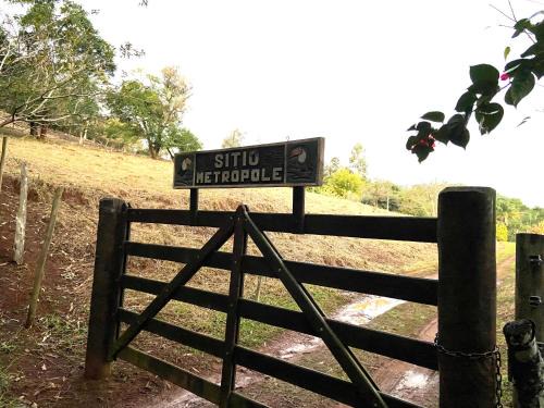 Sarutaia House | Fazenda com Trilhas e Açude -Refúgio Meio Mata Atlântica