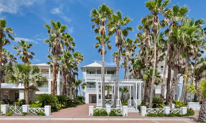 The Shores House | Featured in Coastal Living Magazine "Palm House" in Shores Division