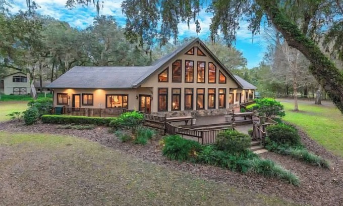 Fellowship House | Featured in Magazines! Charming house on 11 serene acres in welcoming Ocala FL