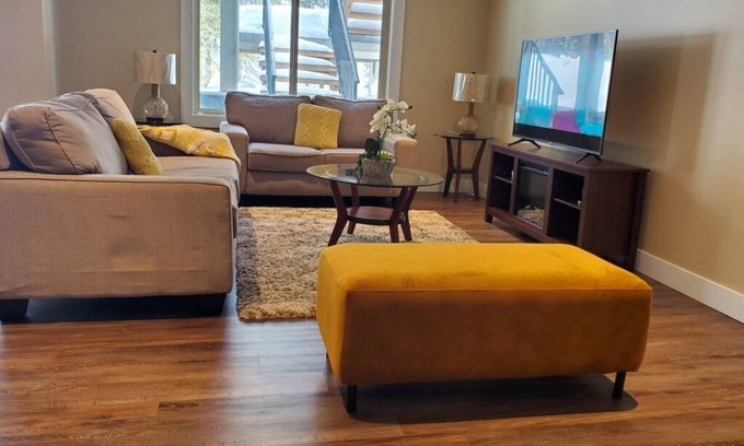 East Kootenay House | Features ~1200sq.ft of living space with an open concept located near Fernie