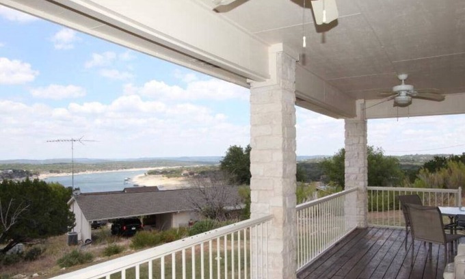 Briarcliff House | Feed the deer w/Lake Travis views & open Boat Ramp