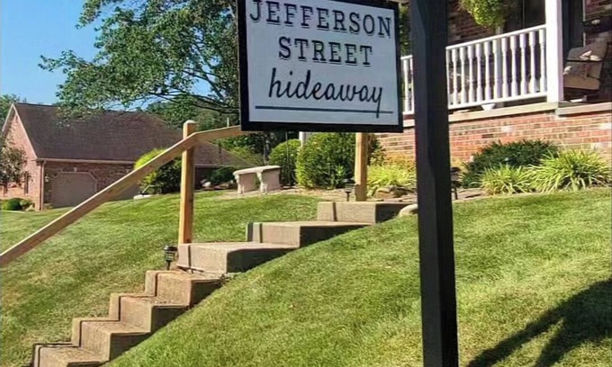 Hermann Bed & Breakfast | Feel right at home in the Heart of Hermann, with Trolly pick-up at front door.