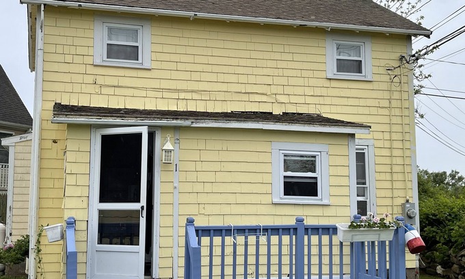 Point Judith Cottage | Feel the breeze near Roger Wheeler State Beach