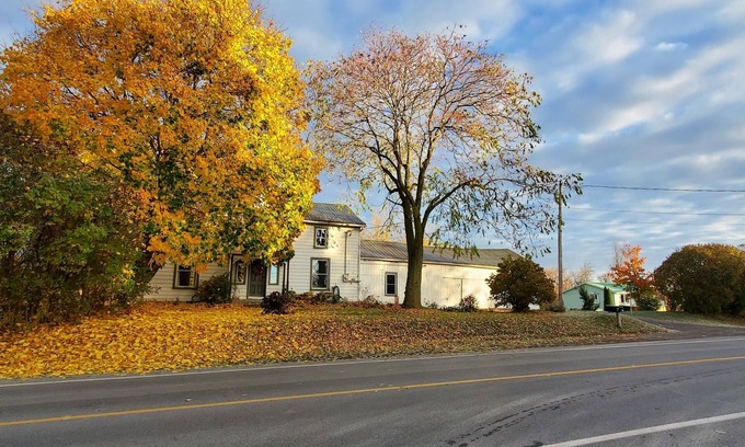 Greater Napanee Cottage | Feel the Country Vibe in this 4-bedroom Farmhouse Inn! Close to Kingston, PEC