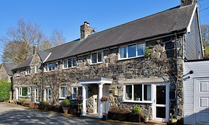 Dolgellau House | Felin Ship