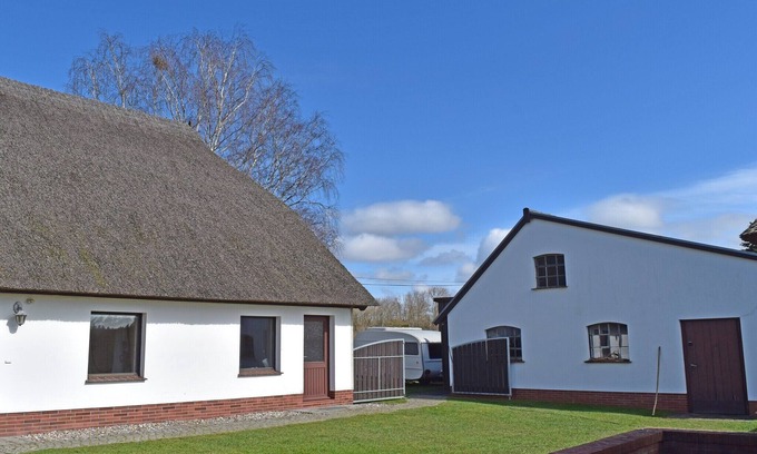 Alt Bukow Apartment | Ferien unterm Reetdach bis zu 6 Personen