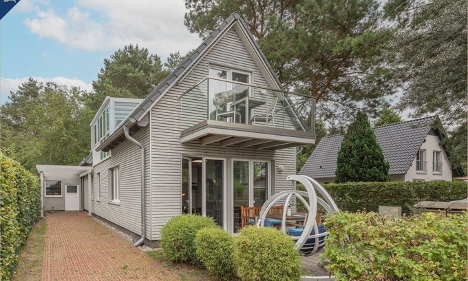 Quilitz House | Ferienhaus am Peenestrom - Beautiful vacation home with terrace and balcony on the