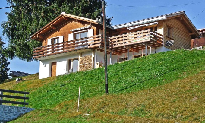 Luzein Apartment | Ferienhaus Larix by Interhome