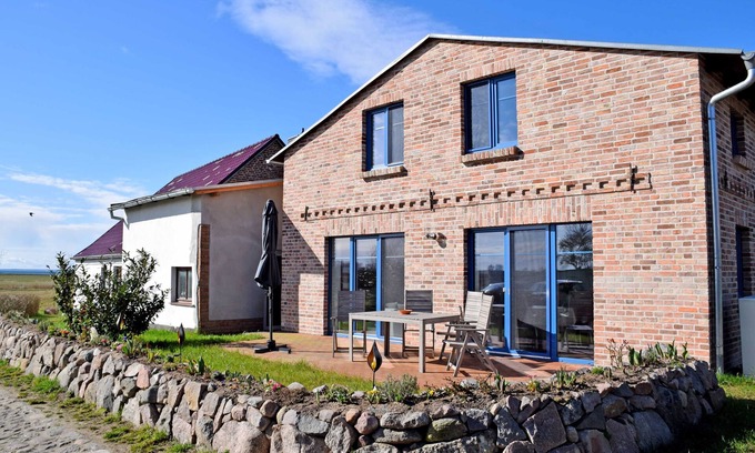 Gross Zicker Apartment | Ferienhaus zum Boddenstrand mit Kamin