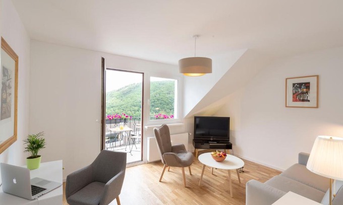 Klotten Apartment | Ferienwohnung Burgblick Coraidelstein