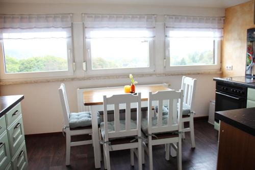Auerbach Apartment | Ferienwohnung ELPIDA