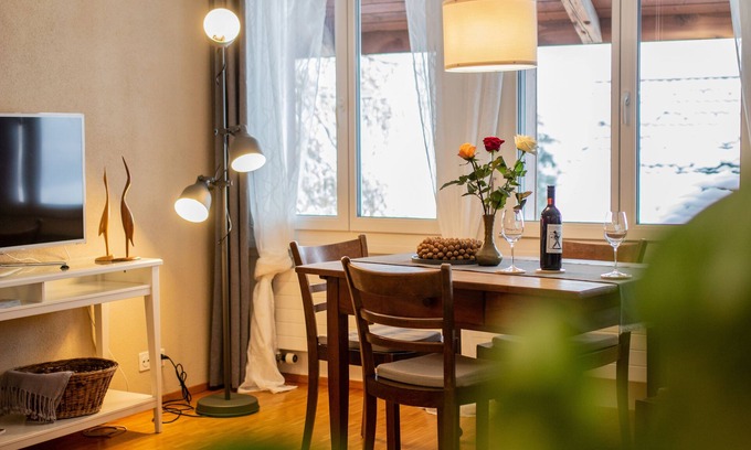 Huttwilen Apartment | Ferienwohnung Frostenegg, (Nussbaumen TG).