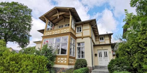 Heringsdorf Apartment | Ferienwohnung in Heringsdorfer Villa Salon