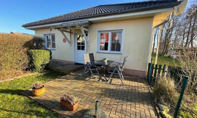 Dargen Apartment | Ferienwohnung Ottosin mit Terrasse und Garten