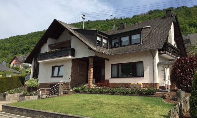 Oberfell Apartment | Ferienwohnung Unter dem Schild