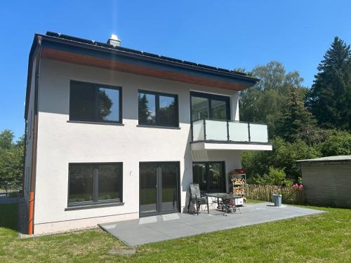 Oberhavel Apartment | Ferienwohnung Waldesruh mit Kaminofen und Balkon