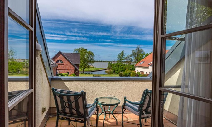 Mellenthin Apartment | Ferienwohnung Wasserblick mit Balkon