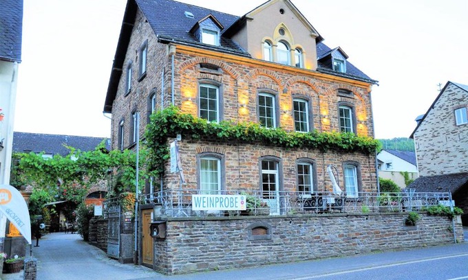 Ernst Apartment | Ferienwohnungen by Weingut Hommes in Ernst Mosel