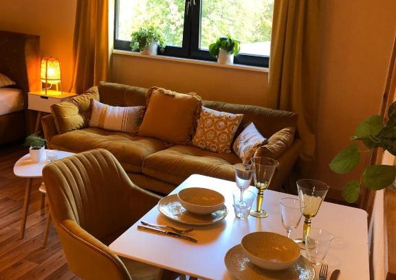 Kueser Plateau Apartment | Ferienwohnungen Park Café am Kurpark