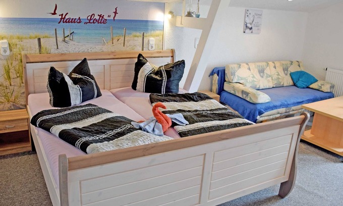 Hiddensee Apartment | Ferienzimmer Sandorn - Vacation on Hiddensee in beautiful Neuendorf