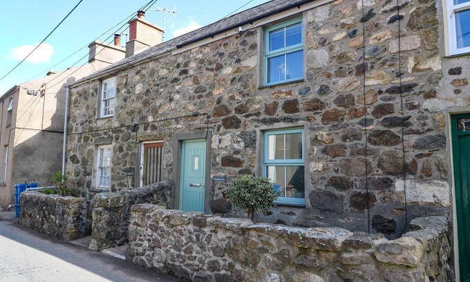 Llanbedrog Cottage | FERNDALE, pet friendly, country holiday cottage in Llanbedrog