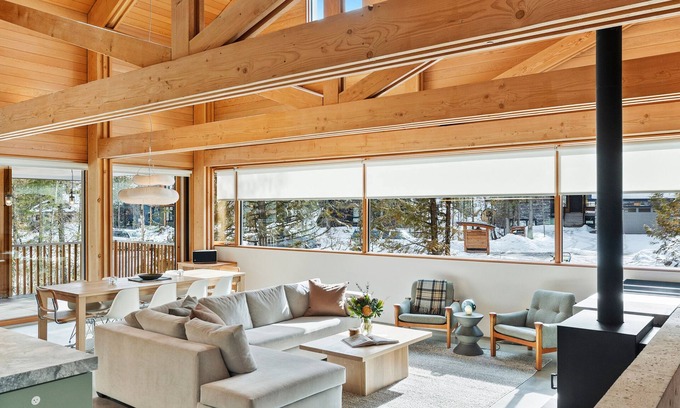 East Kootenay Cabin | Fernie Alpine Resort - Wood Fire - Sauna - Hot Tub - A/C