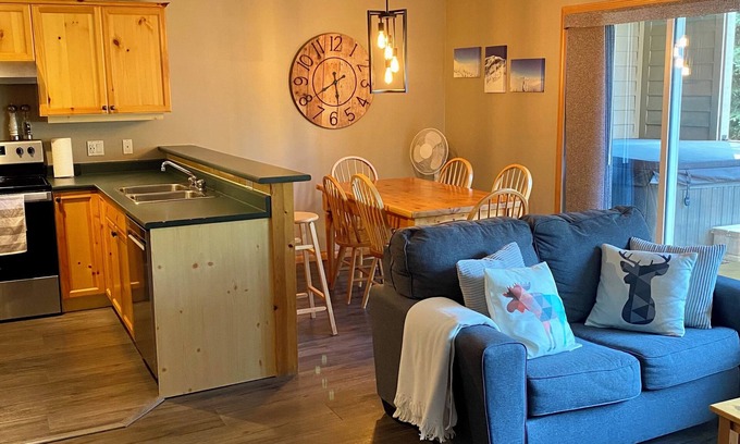 East Kootenay Condo | Fernie Ski-In Condo, 2 bed, 2 bath, with private hot tub and BBQ.