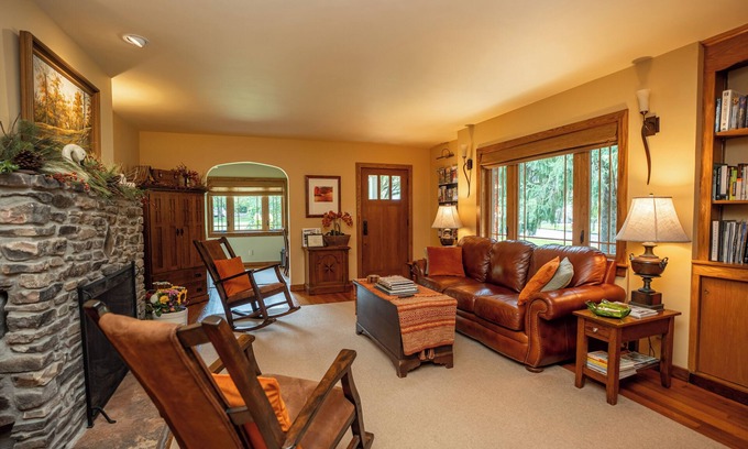 Addison Cottage | FERNWALK: 5-Star cottage that's soothing to the soul.