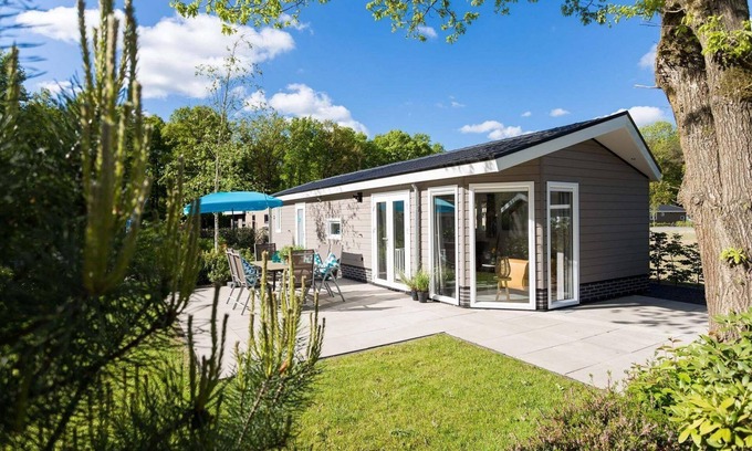 Lageweg Ski Chalet | ✓ Ferox at Parc de IJsselhoeve ✓ Holiday home for 5 persons ✓ Located in Nieuwerkerk aan den IJssel (Zuid-Holland) ✓ Holiday park next to the IJssel ✓ Book directly through the park
