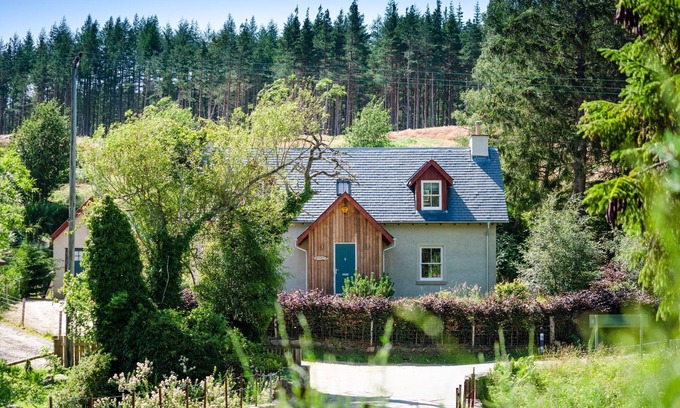 Alvie Cottage | Feshiebridge Cottage - a cottage that sleeps 6 guests in 3 bedrooms