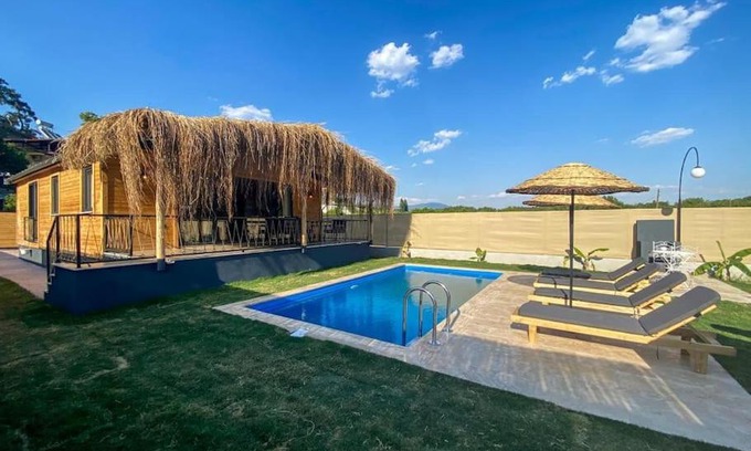 Yaniklar Villa | FETHİYEDE JAKUZİLİ, ÖZEL HAVUZLU 2+1 VİLLA PEPİNO